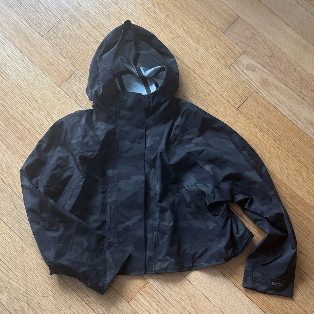 Lululemon Olive Green Camouflage Hooded Jacket - Picture 1 of 6